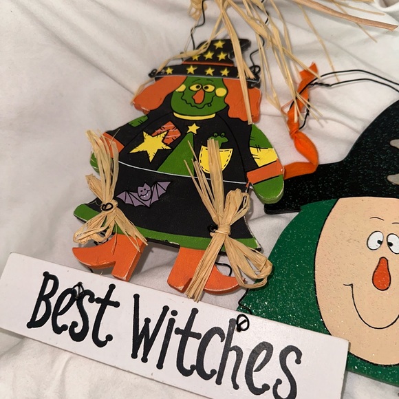 Eight pieces Halloween bundle gently used - Picture 15 of 16